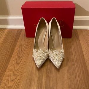THE REVEAL CHAMPAGNE PEARL RHINESTONE WEDDING SHOE